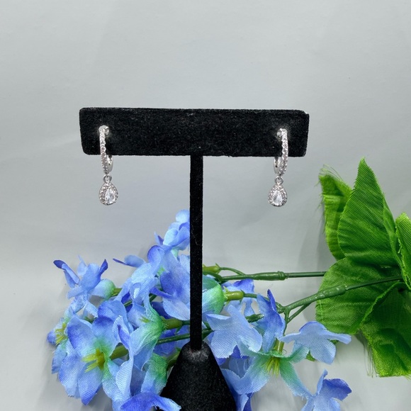 925 Sterling Silver Hoop Earrings with Genuine Crystal Accents - Picture 1 of 5